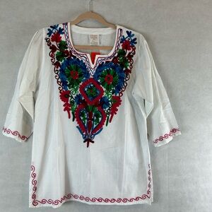 Mexican top Comfortable White tunic with Colorful Embroidery size large NWT